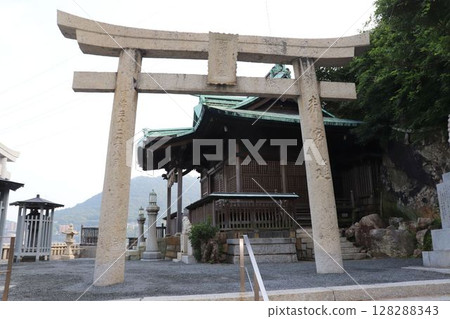 Mekari Shrine Torii 128288343