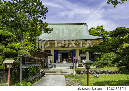 40th of the 88 Shikoku Pilgrimage Temples: Kanjizai Temple, Main Hall, Ainan Town, Ehime Prefecture 128289154