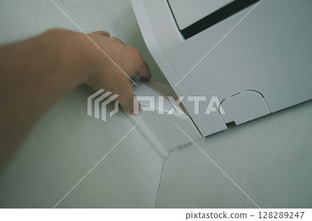 側管室內蓋板安裝 128289247