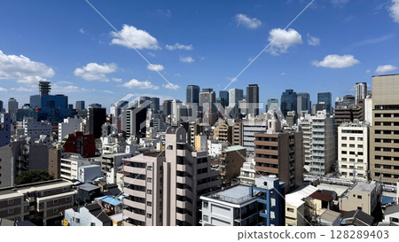 從大阪市北區天神橋6丁目鳥瞰從荻町到梅田的街景 從大阪市北區天神橋6丁目鳥瞰從荻町到梅田的街景 128289403