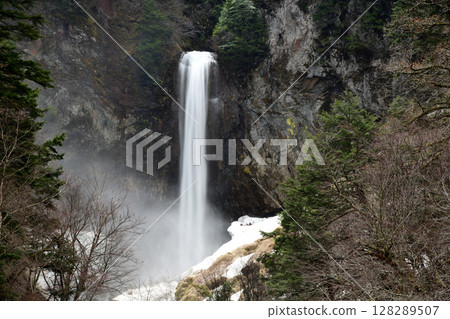 平湯瀑布【岐阜縣高山市奧飛驒溫泉村平湯】 平湯瀑布【岐阜縣高山市奧飛驒溫泉村平湯】 128289507