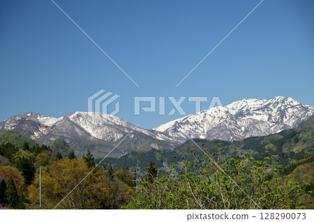 View of the Northern Alps from Nodaira village (sea of clouds) [Hakuba Village, Nagano Prefecture] 128290073