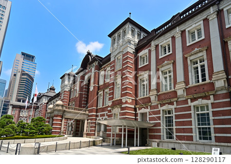 東京車站和摩天大樓 128290117