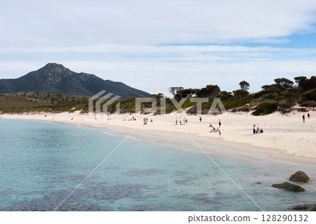 Wineglass Bay Beach - Freycinet Peninsula 128290132