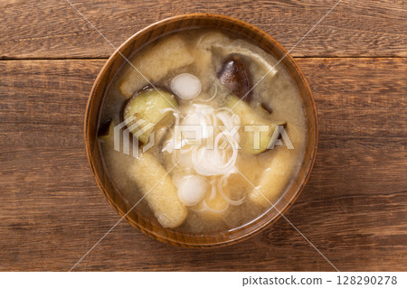 Eggplant and fried tofu miso soup Eggplant and fried tofu miso soup 128290278