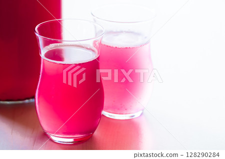 Homemade red shiso syrup and soda with no added sugar and a slightly sweet taste 128290284