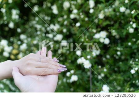 A spring promise made with hands together③ A spring promise made with hands together③ 128290526