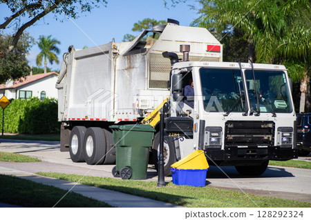 美國一般家庭垃圾收集場景 美國一般家庭垃圾收集場景 128292324