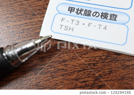 Thyroid test item documents for health checkups: F-T3, F-T4, TSH Thyroid test item documents for health checkups: F-T3, F-T4, TSH 128294198