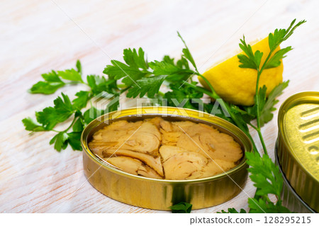 Open tin can of tuna in oil Open tin can of tuna in oil 128295215