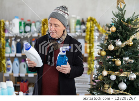 Elderly man choosing detergent and spray Elderly man choosing detergent and spray 128295267