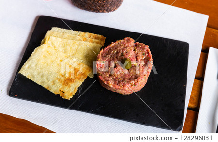 Raw veal tartare 128296031