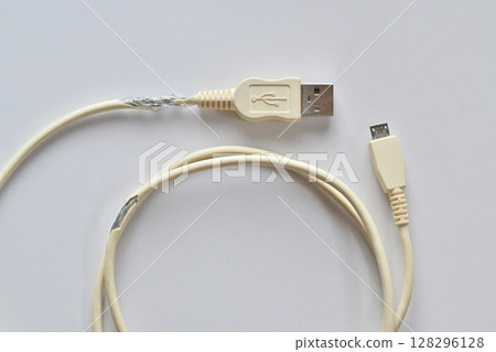 老化的 USB 充電線 128296128