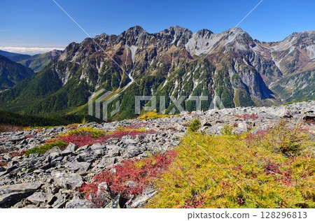 從長岳眺望穗高山脈與槍岳 128296813