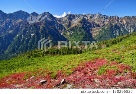 The Hotaka mountain range and Mt. Yari as seen from Mt. Chogatake 128296823