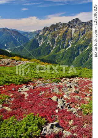 The Hotaka mountain range and Mt. Yari as seen from Mt. Chogatake 128296829