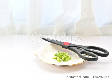 Eco Recycling Food waste Radish leaves grown in water 128297033