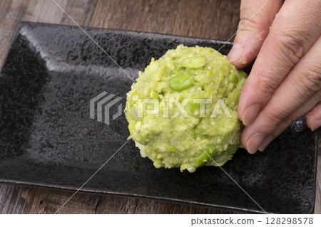 製作豆沙萩餅 製作豆沙萩餅 128298578