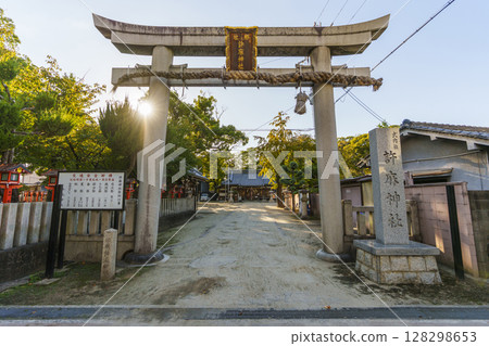 駒神社鳥居（大阪府八尾市久法寺） 128298653
