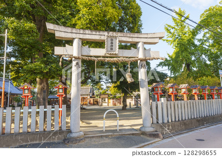大阪府八尾市久法寺金內町供奉的駒神社 大阪府八尾市久法寺金內町供奉的駒神社 128298655