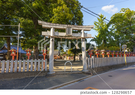 大阪府八尾市久法寺金內町供奉的駒神社 大阪府八尾市久法寺金內町供奉的駒神社 128298657