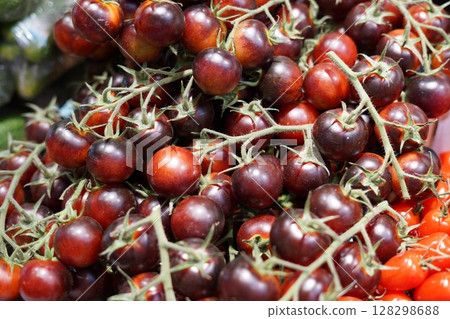 Vine Tomato 128298688