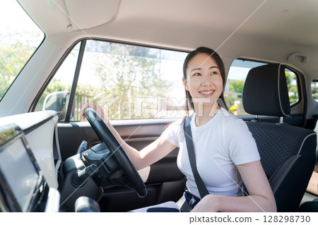 Women driving 128298730