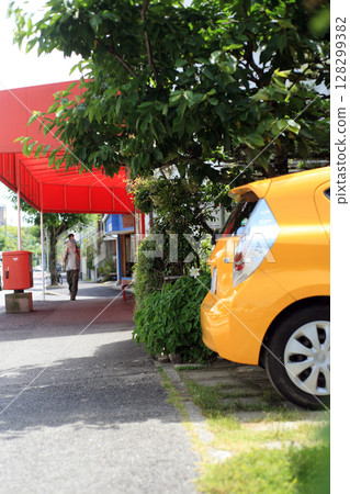 Yellow car and piggyback ride Yellow car and piggyback ride 128299382