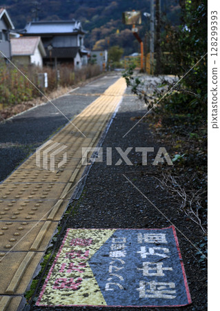 Local line one-man boarding gate Local line one-man boarding gate 128299393