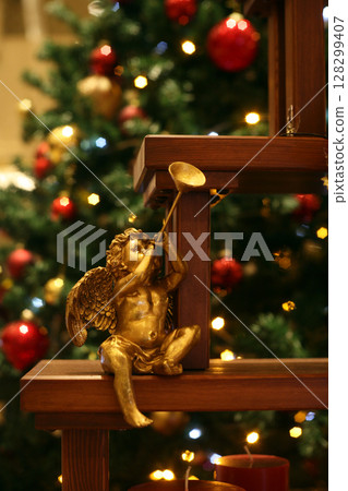 christmas tree angel 128299407