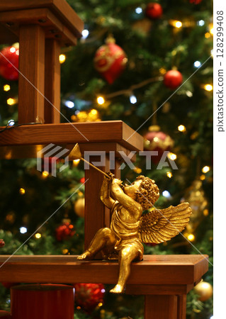 christmas tree angel 128299408