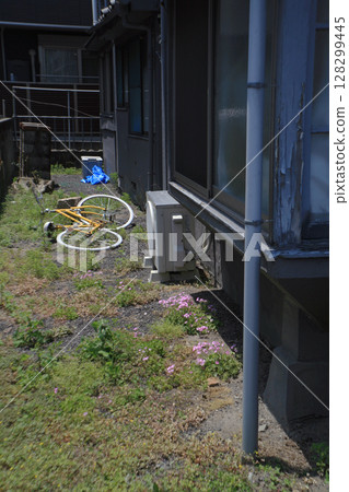 Backstreet houses and abandoned bicycles Backstreet houses and abandoned bicycles 128299445