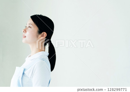 A young woman in an apron A young woman in an apron 128299771