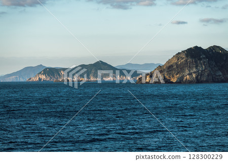 [Tokyo Kyushu Ferry bound for Mayu Shinmoji sails off the coast of Kochi Prefecture, Ukurushima and Himeshima] 128300229