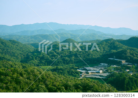 一座形狀優美的小山 128300314