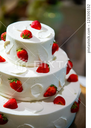 Gorgeous strawberry cake 128300332