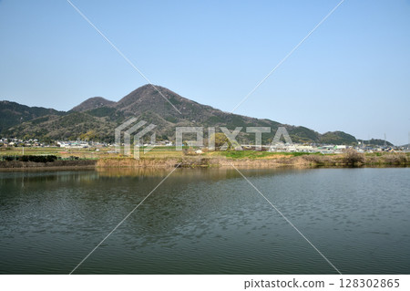 千又池與二條山的景色 [奈良縣葛城市] 128302865