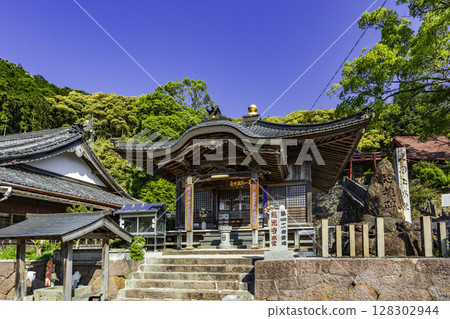 四國88所寺廟中第41所：愛媛郡宇和島市龍光寺本堂 128302944