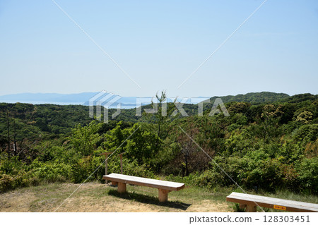 View of Tomogashima from Mount Kabuto [Wakayama City, Wakayama Prefecture] 128303451