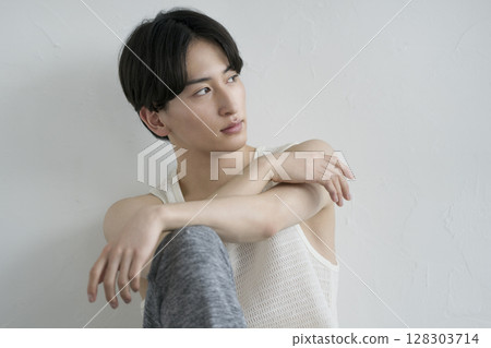 20多歲男子的男性美形象畫像 20多歲男子的男性美形象畫像 128303714