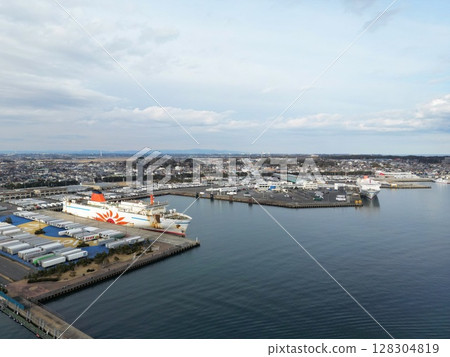 茨城號、大洗號、向日葵大雪號和向日葵札幌號停泊在大洗港（無人機拍攝） 128304819