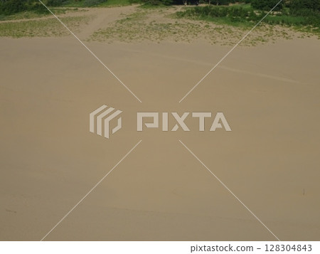 Tottori sand dunes 128304843
