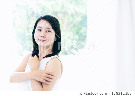 年輕女性的美麗形象 128311193