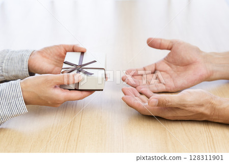 手禮物交出 128311901