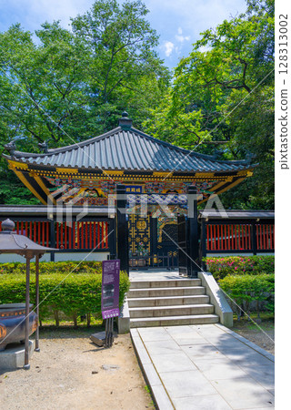 [Vertical photo] Zuihoden Karamon Gate 128313002