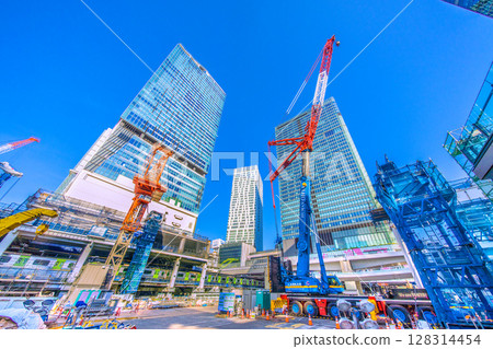Tokyo cityscape in Japan: New pier appears! ... Completely disappeared, goodbye Shibuya Station West Exit. The central building is also completely demolished. Tokyo cityscape in Japan: New pier appears! ... Completely disappeared, goodbye Shibuya Station West Exit. The central building is also completely demolished. 128314454