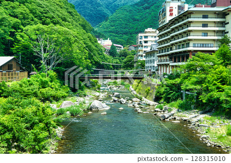 栃木縣日光市夏季的川治溫泉風景 栃木縣日光市夏季的川治溫泉風景 128315010