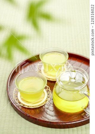 Two cups of cold tea and maple leaves on a tray Two cups of cold tea and maple leaves on a tray 128316022