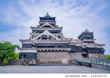 (Kumamoto Prefecture) Kumamoto Castle under clear skies (Kumamoto Prefecture) Kumamoto Castle under clear skies 128316172