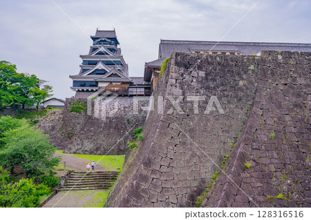 (Kumamoto Prefecture) Kumamoto Castle undergoing restoration work following earthquake damage 128316516
